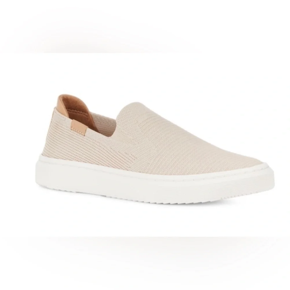 Ugg Women's Alameda Sammy - Sea Salt
(NWT
Size 9.5 - Picture 1 of 5